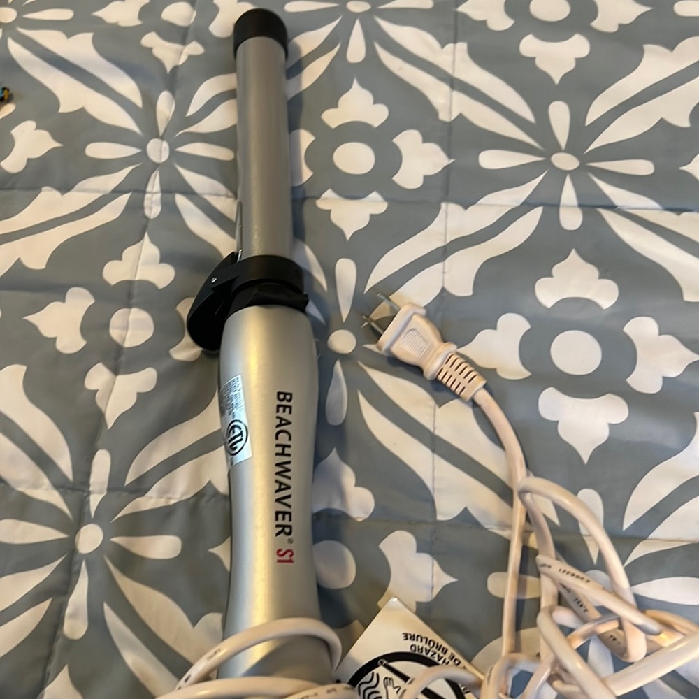 Beachwaver S1 hair curling iron